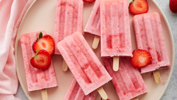 Strawberry_popsicles 2